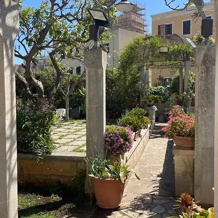 Ophelia Bed & Breakfast 4*